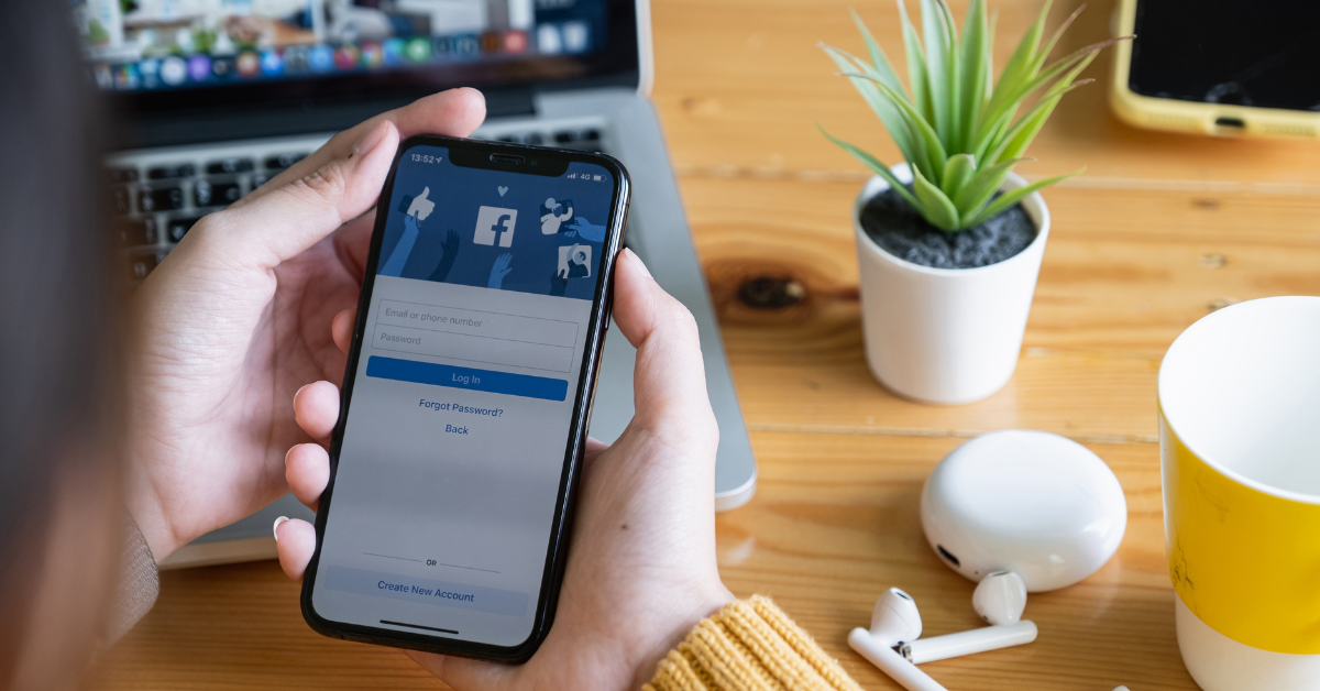 Facebook Recruiting, Recruiting on Facebook, How to hire talent with Facebook Recruiting, how to recruit on Facebook, how to recruit employees on Facebook, What is Facebook Recruiting, how to post jobs on Facebook,